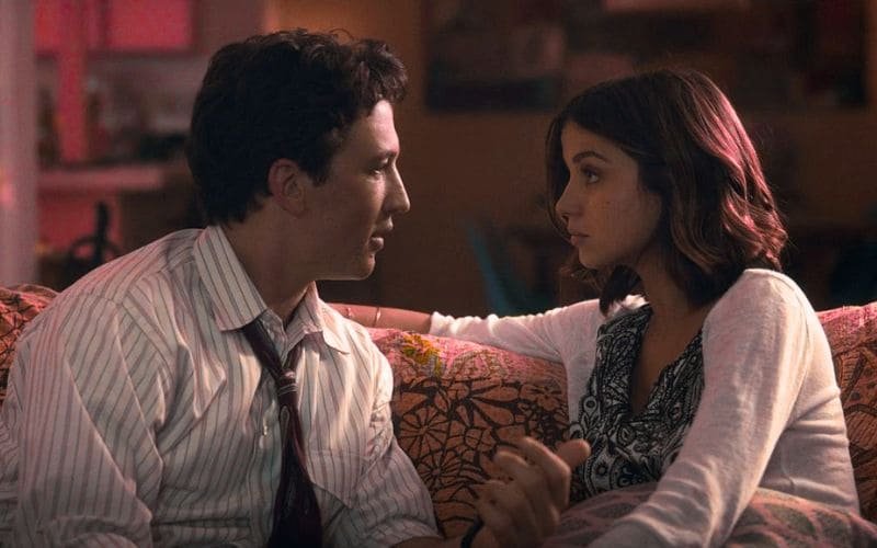 Imagem do filme Cães de Guerra (2016) com Ana de Armas.