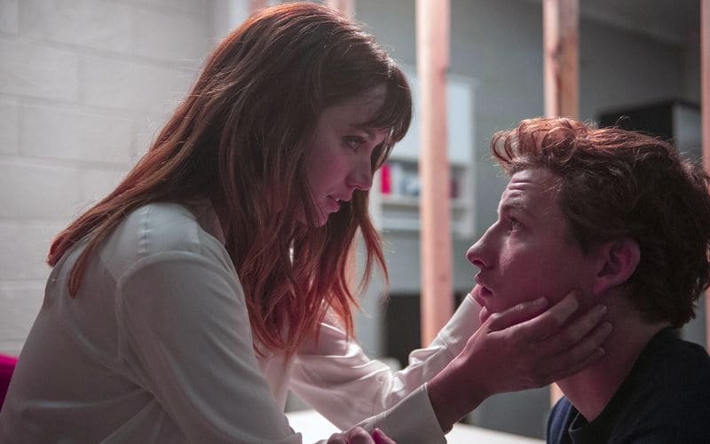 Imagem do filme O Recepcionista com atuação da atriz Ana de Armas