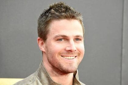 Sucesso do ator Amell e o seu primo Robbie Amell