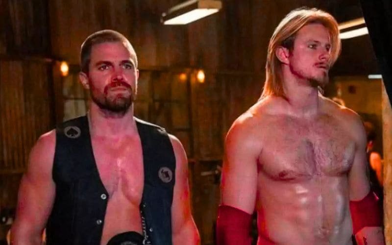 Imagem do ator Stephen Amell no ringue!